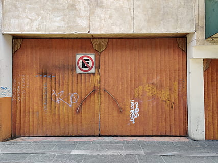 tancat, marró, persiana rodant, garatge, porta, av 6 ote 408, mexicà, heroica puebla de zaragoza, porta plegable, eines, Camí, passarel·la, símbol, finestra, flor, planta, abric, roba, barana, arquitectura, signe, comunicació, estructura construïda, exterior de l'edifici, cap gent, dia, entrada, text, funció de construcció de parets, a l'aire lliure, paret, nombre, material de fusta, edifici, guió occidental, representació humana, orientació, representació, 4K, CC0, domini públic, lliure de regalies