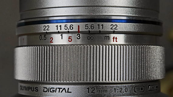 objektiven, Manuel odaklanma, ölçek, teknoloji, numara, kapatmak, lens - optik alet, fotoğrafçılık temaları, gümüş renkli, kamera - fotoğrafik donanımlar, ekipman, içeriye, insansız, aşırı yakın çekim, makro, fotoğrafik donanım, ölçüm aracı, stüdyo çekimi, metal, iletişim, natürmort, doğruluk, tek nesne, çelik, 4K, CC0, kamu malı, telif ücretsiz