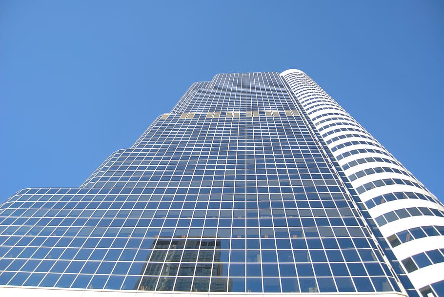 arkitektur, farvenøgle, bygning, bygget struktur, bygning udvendig, lav vinkel visning, kontorbygning udvendig, himmel, blå, skyfri himmel, skyskraber, by, moderne, dag, høj - høj, kontor, natur, ingen mennesker, tårn, udendørs, sollys, 4K