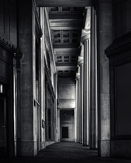 intérieur du bâtiment, couloir, sol, à l'intérieur, bâtiment, architecture, porte, colonne, pilier, crypte, rayon, logement, dalle, décoration de maison, escalier, pièce, abside, design d'intérieur, bureau de poste, route, structure construite, direction, la voie à suivre, colonne architecturale, personne, arcade, extérieur du bâtiment, le passé, l'histoire, entrée, vide, en plein air, journée, étroit, Destinations de voyage, colonnade, ruelle, 4K, CC0, domaine public, libre de droits