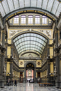 nothing, empty, arch, architecture, built structure, group of people, day, indoors, women, travel destinations, real people, ceiling, shopping mall, men, city, incidental people, walking, the past, railroad station, travel, history, adult, clock, 2K, CC0, public domain, royalty free