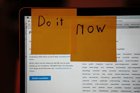 pubblicalo, gli appunti, fallo, elenco, Nota, note adesive, memoria, testo, sceneggiatura occidentale, numero, comunicazione, nessuno, attività commerciale, in casa, calendario, promemoria, avvicinamento, giallo, organizzatore personale, carta, scelta, documento, pianificazione, cartello, tempo, girato in studio, lavoro d'ufficio, lista di cose da fare, 5K, CC0, dominio pubblico, privo di copyright