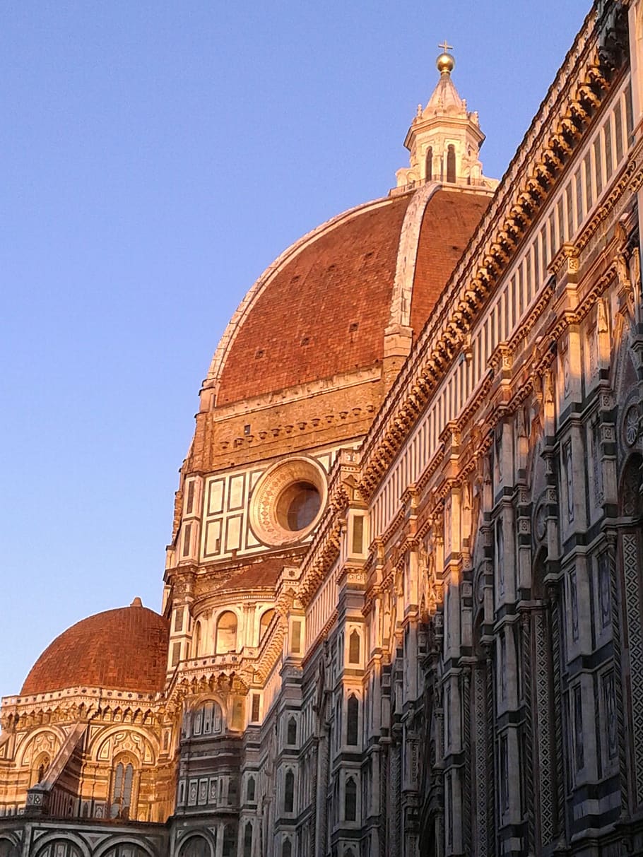 Firenze, Cattedrale, esterno dell'edificio, struttura costruita, architettura, religione, spiritualità, luogo di culto, credenza, costruzione, Inquadratura dal basso, cielo, cupola, cielo sereno, nessuno, destinazioni di viaggio, natura, il passato, all'aperto, ornato, orologio, 2K
