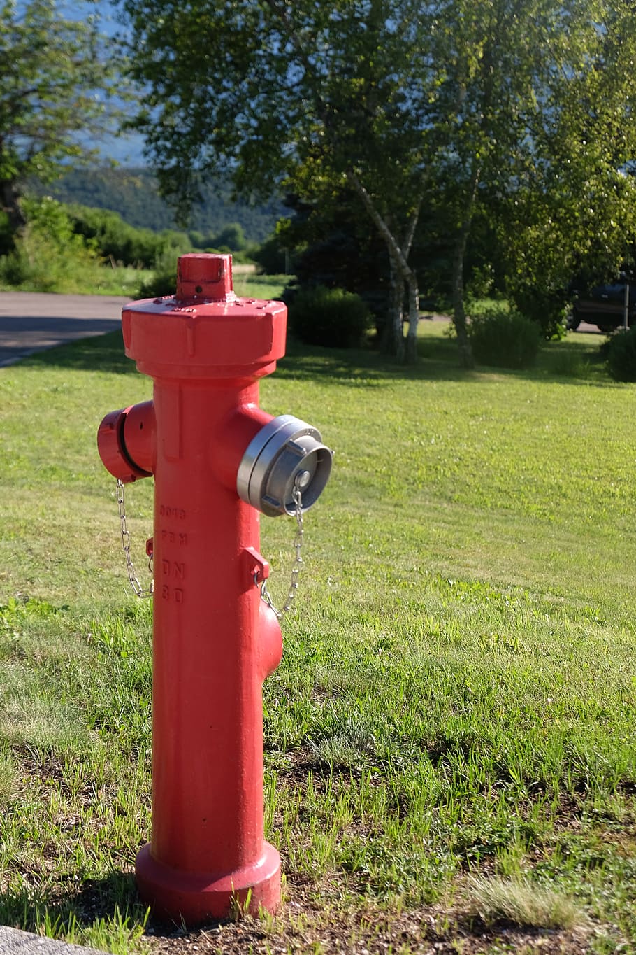 požární hydrant, hora, požáry, tráva, rostlina, Červené, bezpečnost, pole, Příroda, den, bezpečnostní, zelená barva, ochrana, nikdo, přistát, strom, slunečního světla, venku, nehody a katastrofy, trávník, park, kov, 4K