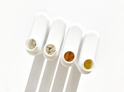 hvid, plast, håndholdt, værktøj, molendinar, Australien, enhed 4/14 aktivitet cres, lys, is pop, lysarmatur, medicin, plastfilm, aluminium, rulle, keramik, porcelæn, kunst, lys pære, menneskemængde, huddle, indsprøjtning, maling beholder, palet, hånd, sundhedspleje og medicin, hvid farve, hvid baggrund, studio skud, ingen mennesker, gruppe af objekter, indendørs, tæt på, dosis, pille, kapsel, skåret ud, sikkerhed, beskyttelse, hygiejne, enkelt objekt, videnskab, krops pleje, gruppe, blisterpakning, 2K, CC0, offentligt domæne, royaltyfrie
