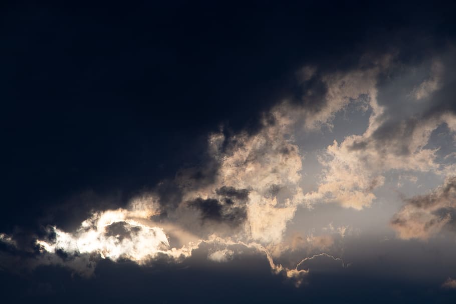 núvols, cel, il·luminació, naturalesa, núvol - cel, cloudscape, tempesta, fosc, bellesa a la natura, cel dramàtic, medi ambient, nit, escenics - natura, cap gent, núvol, còpia espai, cel malhumorat, fons, atmosfera, vent, a l'aire lliure, meteorologia, pluja, clima, ominós, 2K