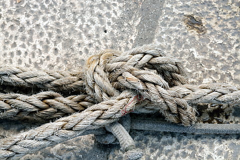 nus, vaixell, corda, força, lligat, cap gent, textura, primer pla, dia, patró, retorçat, nus lligat, connexió, a l'aire lliure, vista d’angle alt, funció de construcció de parets, naturalesa, fons, complexitat, natura morta, durabilitat, enredat, 5K, CC0, domini públic, lliure de regalies