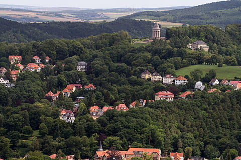 thuringia almanya, thuringian ormanı, panorama, mimari, dış yapı, yapılı yapı, ağaç, bitki, bina, yerleşim bölgesi, ev, büyüme, dağ, Kent, yüksek açılı görünüş, gün, doğa, yeşil renk, kasaba, insansız, arazi, manzaralar - doğa, doğada güzellik, açık havada, topluluk, şehir manzarası, 5K, CC0, kamu malı, telif ücretsiz