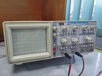 osciloskop, měření, elektronika, proud, funkce, elektřina, Věda, technologie, spojení, řízení, uvnitř, nikdo, detail, zařízení, sdělení, kontrolní panel, diagram, kabel, stůl, bezdrátové technologie, zdroj napájení, elektrické zařízení, nástěnný prvek, graf, stálý život, nástroj měření, elektrické komponenty, připojovací blok, 4K, CC0, veřejná doména, bez autorských práv