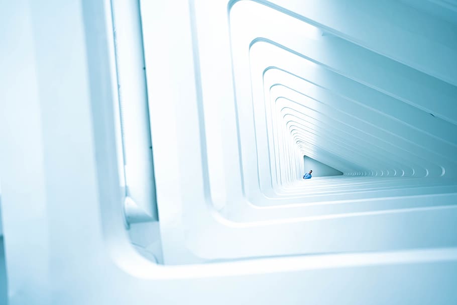 korridor, gelænder, arkitektur, kunst, spiralformet, bygning, Kunstmuseum, museum, santiago calatrava, wisconsin, krystal, spole, barn, kvinde, pige, blond, teen, ingen mennesker, tæt på, indendørs, hvid farve, stilleben, teknologi, mønster, forbindelse, dag, selektiv fokusering, computerudstyr, høj vinkel visning, forretning, metal, blå, computer, enkelt objekt, 5K