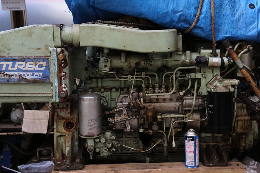 motor, skib, fabrik, maskineri, industri, ingen mennesker, metal, transportmidler, transportform, dag, teknologi, indendørs, kompleksitet, gammel, beholder, udstyr, maskindel, tæt på, forbindelse, kontrollere, industrielt udstyr, garage, Strømforsyning, 5K