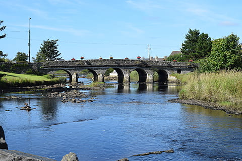 bue, bro, elv, forbindelse, vann, bro - menneskeskapte struktur, arkitektur, himmel, bygget struktur, tre, transport, natur, anlegg, dag, prosjektering, buebro, vannkanten, utendørs, arkitektonisk kolonne, 5K, CC0, offentlig domene, opphavsrett gratis