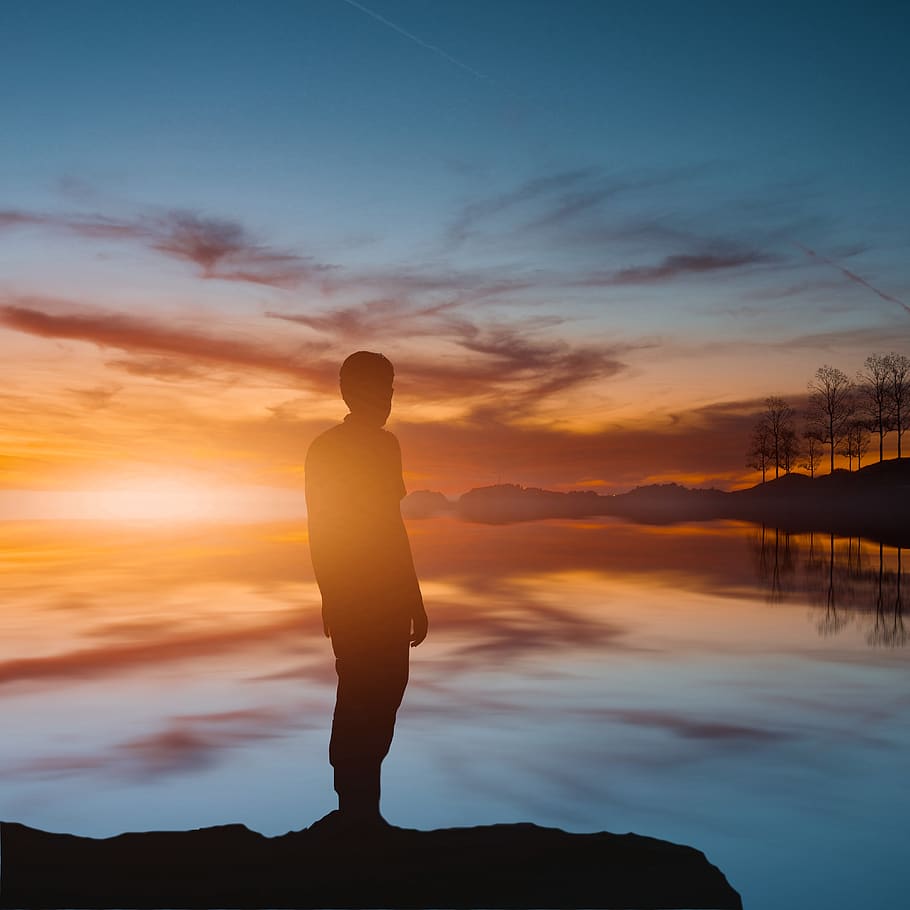 tramonto, riflessione, uomo, vista, bella vista, nuvole, sfondo, hq, alberi, acqua, cielo, silhouette, bellezza nella natura, scenics - natura, una persona, in piedi, persone reali, nuvola - cielo, stili di vita, scena tranquilla, la tranquillità, colore arancione, attività di svago, natura, uomini, scena non urbana, idilliaco, 4K
