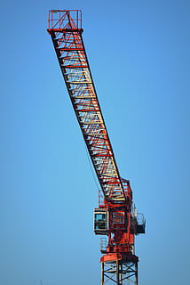 robinet, machine, outil, ciel bleu, machinerie, grue - engins de chantier, ciel, ciel clair, bleu, faible angle de vue, industrie, chantier de construction, industrie de construction, métal, la nature, espace de copie, journée, en plein air, grand - haut, rouge, personne, développement, architecture, structure construite, équipement de construction, 4K, CC0, domaine public, libre de droits