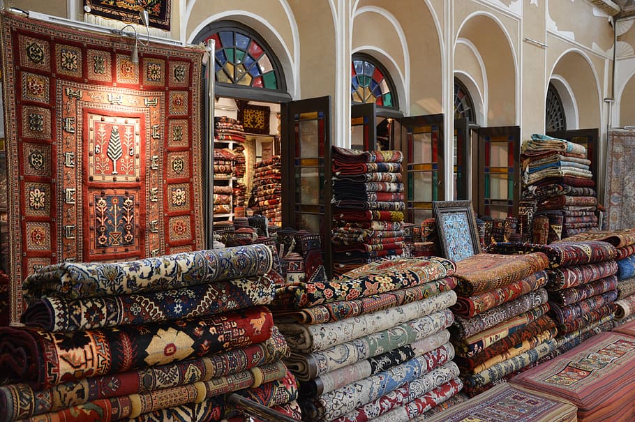 catifes, comerç, religió, lloc de culte, a l'interior, cap gent, creença, espiritualitat, edifici, arquitectura, elecció, arc, dia, estructura construïda, arranjament, art i artesania, variació, gran grup d'objectes, multicolor, en fila, catifa - decoració, ornamentat, 5K