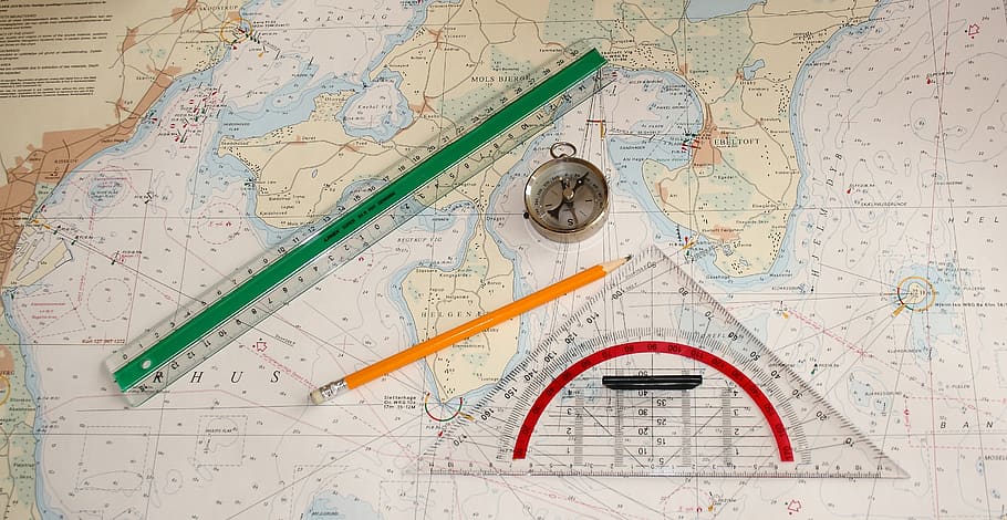 maritim, navegació, gràfic, brúixola, transportador, regle, llapis, mapa, direcció, viatjar, orientació, cap gent, mapa del Món, exploració, planificació, a l'interior, vista d’angle alt, descobriment, geografia física, equip de navegació, destinacions de viatge, precisió, natura morta, primer pla, viatge, comunicació, cerca, posicionament, 2K