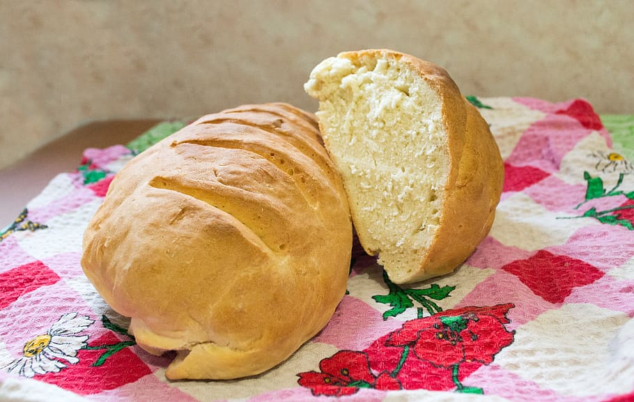 Brot, Handtuch, Tabelle, Essen und Trinken, Lebensmittel, drinnen, Stillleben, Nahansicht, Frische, keine Leute, gebacken, fertig für den Verzehr, französisches Essen, Muster, Croissant, Brötchen, Textil-, Tischdecke, Fokus auf den Vordergrund, ein Leib Brot, braun, Blumenmuster, Frühstück, Versuchung, 4K