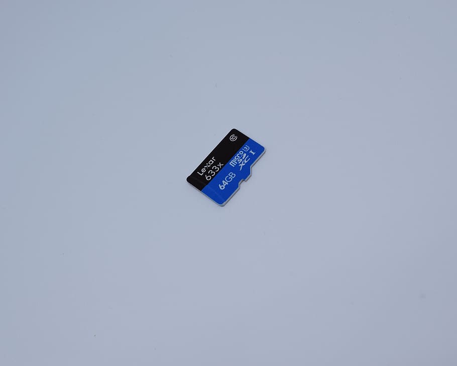 targeta de memòria, microsd, xip de memòria, maquinari, component, macro, botiga de dades, dades, disc, emmagatzematge de dades magnètiques, pissarra, suport d’emmagatzematge, llapis de memòria, digital, còpia espai, tir de l'estudi, blau, comunicació, tecnologia, cap gent, a l'interior, sol objecte, natura morta, fons blanc, tecnologia sense fils, connexió, tallar, primer pla, nombre, vista d’angle alt, dispositiu d’informació portàtil, Color blanc, Finances, color negre, 4K