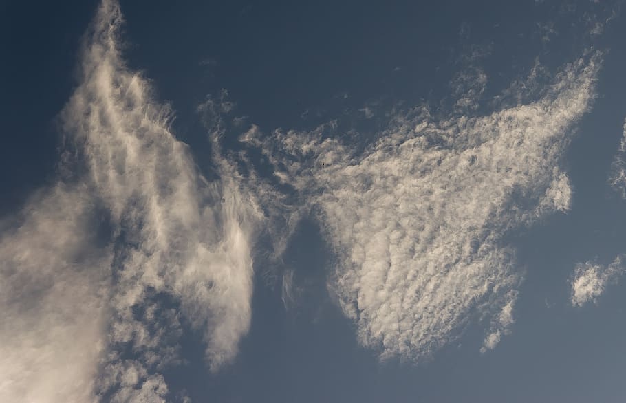 skyer, hvid, blå, fluffy, delikat, mønster, himmel, sky - himmel, skønhed i naturen, ingen mennesker, scenics - natur, lav vinkel visning, natur, dag, udendørs, fuld ramme, ro, bevægelse, hvid farve, rolig scene, baggrunde, miljø, idyllisk, panoramisk, cloudscape, magt i naturen, meteorologi, 2K