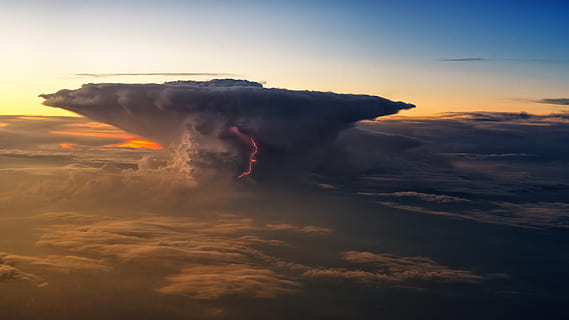 grau, Weiß, Wolken, Natur, draußen, Berg, Himmel, Wolke, Sonnenlicht, Licht, Fackel, Wetter, Kumulus, Vulkan, Sonnenaufgang, Dämmerung, roter Himmel, Sonnenuntergang, Sonne, Eruption, Landschaft, wolke - himmel, Szenen - Natur, Schönheit in der Natur, orange Farbe, ausbrechen, Rauch - physische Struktur, Bewegung, Hitze - Temperatur, Leistung, Geologie, Wasser, keine Leute, Umgebung, Nicht-städtische Szene, Kraft in der Natur, Vulkankrater, 4K, CC0, gemeinfrei, lizenzfrei