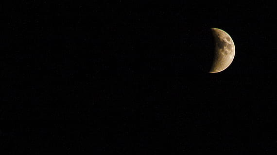 lua, lunar, eclipse, espaço, astronomia, noite, céu, scenics - natureza, tranquilidade, beleza na natureza, natureza, ninguém, cena tranquila, copie o espaço, Sombrio, Ciência, visão de baixo ângulo, estrela - espaço, meia-lua, lua planetária, astrologia, exploração espacial, ao ar livre, espaço e astronomia, luar, órbita, 1080P, CC0, domínio público, royalty free