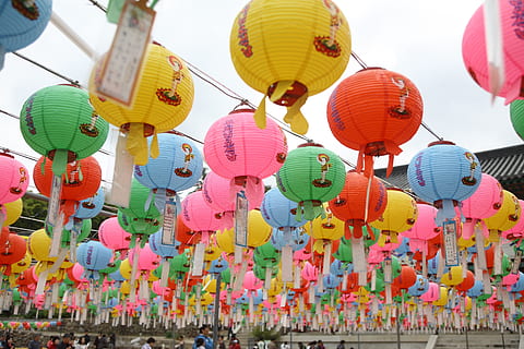 balão, Diversão, Parabéns, lanterna, multi colorido, suspensão, visão de baixo ângulo, lanterna chinesa, equipamento de iluminação, decoração, celebração, ano Novo Chinês, festival, festival tradicional, ninguém, grande grupo de objetos, festival de lanterna chinesa, feriado, evento, dia, ao ar livre, lanterna de papel, teto, 4K, CC0, domínio público, royalty free