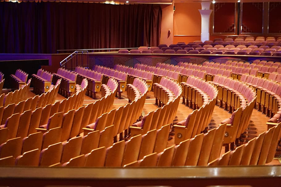 auditorium, scene, sæder, tom, at vise, publikum, koncert, teater, arkitektur, underholdning, indre, sæde, begivenhed, biograf, stol, række, hal, opera, i en række, kunstkultur og underholdning, ingen mennesker, indendørs, stor gruppe af objekter, musik, bestille, arrangement, religion, scene teater, fravær, gentagelse, koncert hal, scenekunst begivenhed, overflod, orkester, 5K