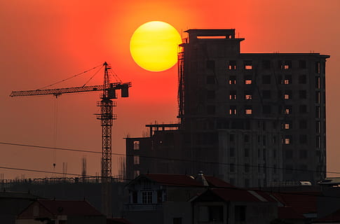 construção, Dom, janela, por do sol, arquitetura, estrutura construída, exterior do edifício, céu, máquinas, guindaste - maquinaria de construço, indústria, cidade, natureza, indústria de construção, ninguém, local de construção, ao ar livre, cor laranja, Distrito residencial, silhueta, crepúsculo, equipamento de construção, céu romântico, equipamento industrial, 5K, CC0, domínio público, royalty free