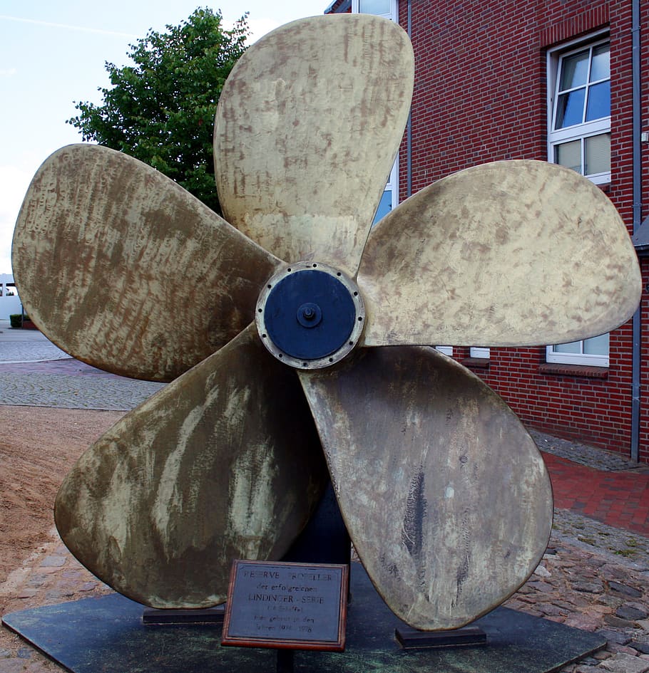 propel, metal, stor, ingen mennesker, tæt på, dag, stilleben, udendørs, træ - materiale, natur, musik, bord, geometrisk form, gammel, træ, Kunst og håndværk, trommeslagsinstrument, cirkel, form, percussion instrument, 2K