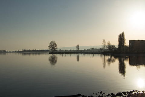 acque, riflessione, alba, fiume, cielo, acqua, lago, la tranquillità, scenics - natura, scena tranquilla, albero, bellezza nella natura, natura, nessuno, tramonto, lungomare, pianta, cielo sereno, sole, architettura, all'aperto, idilliaco, 5K, CC0, dominio pubblico, privo di copyright
