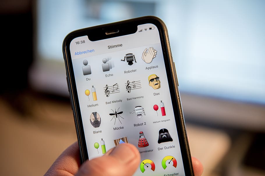 telèfon, tela, tocar, tecnologia, dispositiu de visualització, iphone, smartphone, aplicacions, àudio, alienació de vots, mitjans de comunicació, educació als mitjans de comunicació, imatge de joieria, mà, mà humana, celebració, primer pla, comunicació, part del cos humà, nombre, tecnologia sense fils, centrar-se en primer pla, una persona, text, telèfon mòbil, a l'aire lliure, dispositiu d’informació portàtil, estils de vida, telèfon intel·ligent, enfocament selectiu, dit, 5K