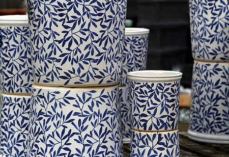 mönster, dekoration, keramisk, hantverk, krukmakeri, keramik, inget folk, design, konst och hantverk, närbild, fortfarande liv, inomhus, fokusera på förgrunden, porslin, till salu, marknadsföra, stack, detaljhandeln, kreativitet, blommönster, mat och dryck, te kopp, 4K, CC0, offentligt domän, royaltyfria