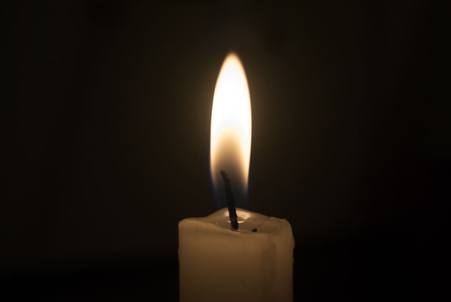 Licht, alt, Feuer, Verbrennung, Studioaufnahme, Flamme, Hitze - Temperatur, drinnen, Feuer - natürliches Phänomen, schwarzer Hintergrund, Kerze, dunkel, Nahansicht, kopieren sie platz, Wachs, keine Leute, glühend, beleuchtet, Natur, Dunkelkammer, orange Farbe, Lichtanlage, Helligkeit, schmelzen, 4K