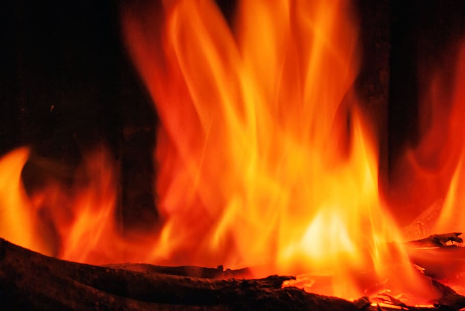 flama, foc, incendi, encén, fons, ardent, borrós, cremar, cremant, foguera, brasa, flamant, parpelleja, parpelleig, brillar, brillant, infern, encès, registre, taronja, vermell, fusta, groc, calor - temperatura, foc - fenomen natural, senyal d'advertència, signe, comunicació, naturalesa, color taronja, moviment, cap gent, nit, volcà, primer pla, fum - estructura física, lava, medi ambient, explosió, poder a la natura, 1080P