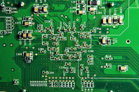 elektronika, komputer, obwody, technologia, czip komputerowy, płytka drukowana, zielony kolor, branża elektroniczna, połączenie, przemysł, pełna ramka, tła, żadnych ludzi, wyposażenie komputera, płyta główna, złożoność, zbliżenie, sprzęt, porozumiewanie się, wzór, innowacja, Bezpośrednio powyżej, element elektryczny, 4K, CC0, domena publiczna, darmowe zdjęcia