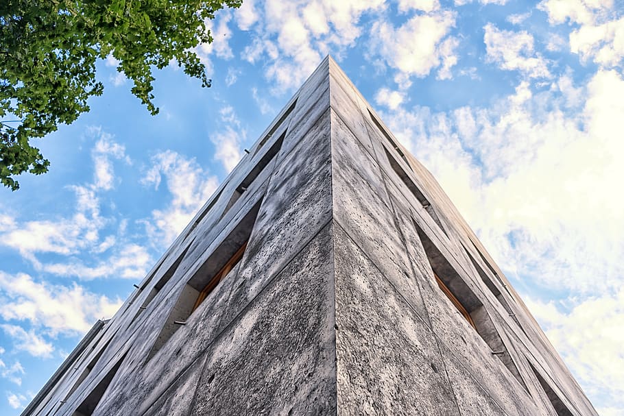 Beton, Blöcke, Muster, Textur, Haus, Himmel, Wolke, Struktur, Fenster, blauer Himmel, Straße, Stadt, Dorf, Stadt, abstrakt, Flachwinkelansicht, gebaute Struktur, die Architektur, Gebäudehülle, wolke - himmel, Natur, Tag, Gebäude, keine Leute, Baum, draußen, Pflanze, Turm, Sonnenlicht, große Höhe, Anbetungsstätte, 5K
