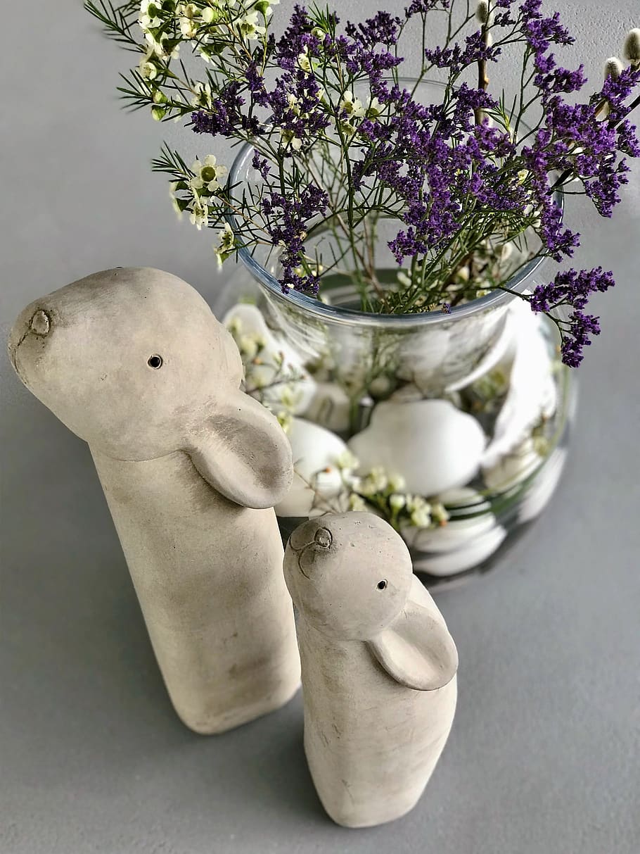 påske, æg, blomst, Påske hare, kanin, hare, vase, plante, tæt på, forår, deco, dekoration, blomster, design, dekorative, repræsentation, stilleben, bord, Kunst og håndværk, indendørs, ingen mennesker, blomstrende plante, natur, menneskelig repræsentation, beholder, kreativitet, keramik, figur, skulptur, lilla, 4K