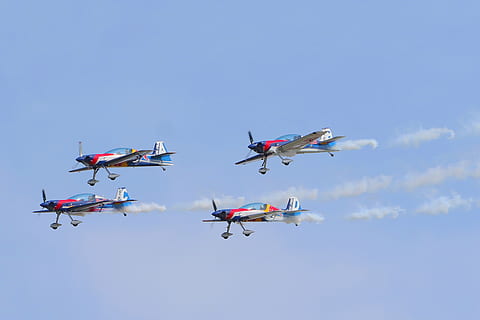 aircraft, tutorial, air vehicle, airplane, flying, mode of transportation, transportation, sky, on the move, airshow, military, nature, army, blue, air force, teamwork, motion, no people, cooperation, sports activity, group of objects, clear sky, formation flying, outdoors, plane, aerospace industry, aerobatics, vapor trail, 2K, CC0, public domain, royalty free