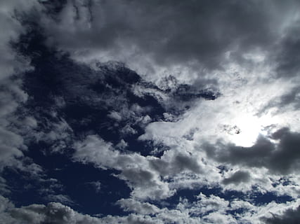 雲, 太陽, 青, 空, 雲 - 空, 自然の美しさ, 劇的な空, 自然, cloudscape, ローアングルビュー, 嵐, 曇り, 風景 - 自然, 無人, きらきら, 静けさ, 環境, 不機嫌そうな空, 嵐雲, 屋外, 静かな情景, 日, 気象学, 不吉, 風, 柔らかさ, 真下, 4K, CC0, パブリックドメイン, ロイヤリティフリー