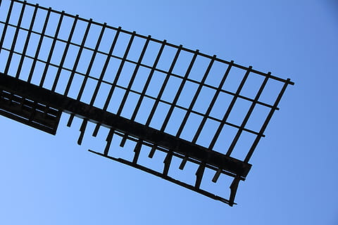 windmill, mill, wing, sky, low angle view, clear sky, blue, nature, day, no people, architecture, outdoors, copy space, built structure, metal, sunlight, pattern, grid, roof, sunny, close-up, ladder, sign, 5K, CC0, public domain, royalty free