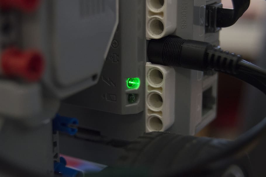 technologie, zařízení, přepínač, odkaz, řízení, počítač, průmysl, bezpečnostní, přístroj, elektronika, Systém, šňůry, data, lego, robot, robotika, konstruktor, detail, paliva a energie, selektivní zaměření, elektřina, ochrany životního prostředí, svítí, přeprava, nikdo, kontrolní panel, životní prostředí, stiskněte tlačítko, uvnitř, fosilní palivo, spojení, otázky životního prostředí, zdroj napájení, 5K