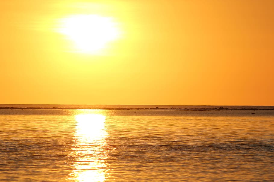 sun, sunset, reflection, sea, water, sky, beauty in nature, horizon, horizon over water, scenics - nature, tranquility, tranquil scene, sunlight, orange color, nature, idyllic, yellow, seascape, no people, outdoors, bright, romantic sky, 5K