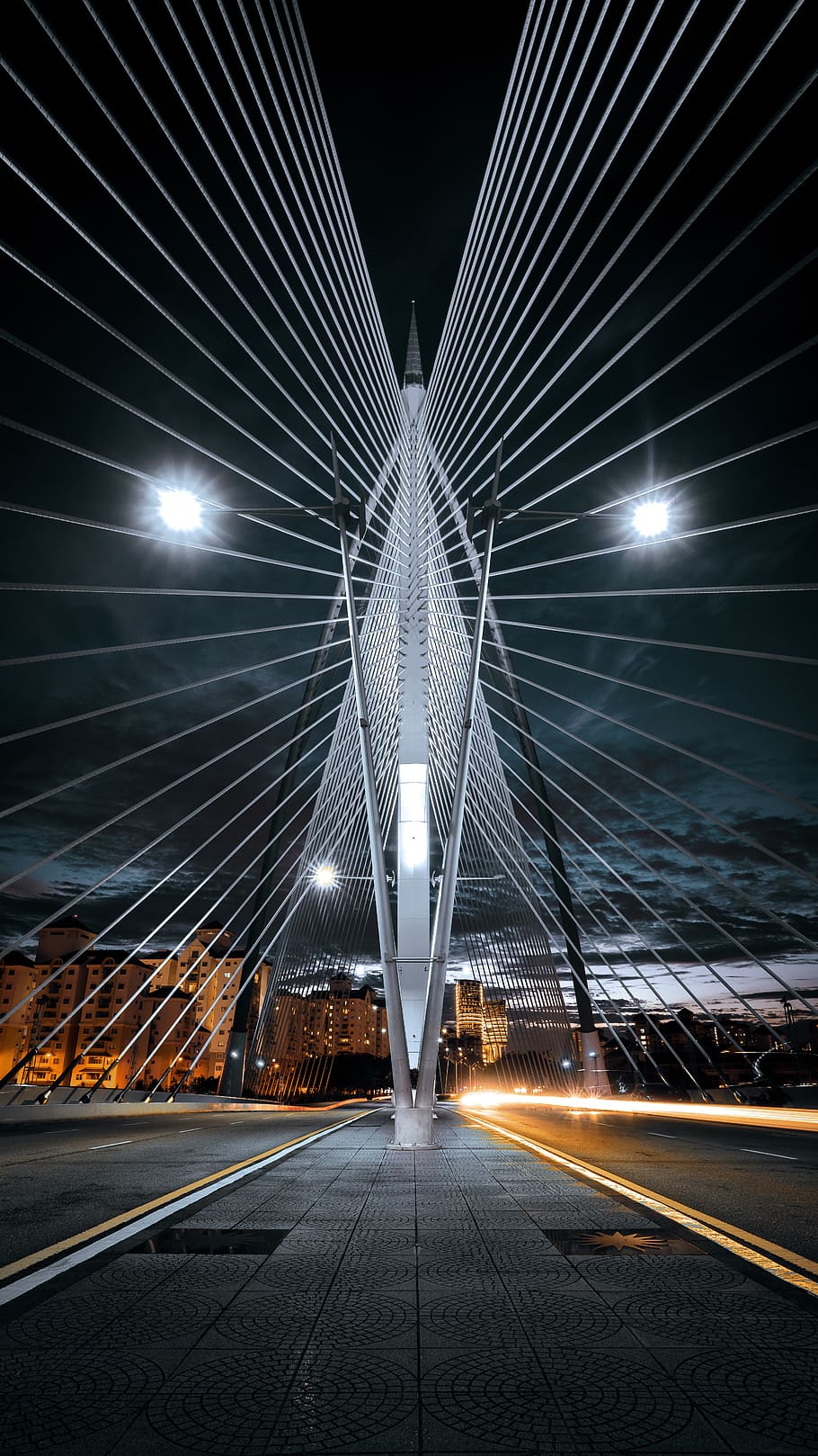 blanc, publicació, nit, arquitectura, edifici, carretera, pont, campanar, torre, fletxa, llum, manera, patró, urbà, putrajaya, Malàisia, llum baixa, obturador, sony, sony a7iii, asia, kuala lumpur, fons, il·luminat, transport, exposició llarga, ciutat, estructura construïda, sender lleuger, moviment, velocitat, equips d’il·luminació, connexió, pont - estructura feta per l'home, el camí a seguir, cap gent, moviment borrós, carrer, llum del carrer, perspectiva decreixent, gratacels, compost digital, exterior d’edifici d’oficines, 5K
