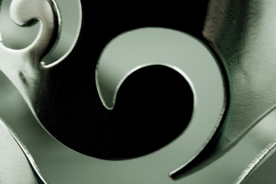 modello, oscillante, argento, macro, lucidare, ornamento, lucidato, avvicinamento, in casa, nessuno, musica, girato in studio, altoparlante, tecnologia, ascoltando, natura morta, primo piano estremo, rumore, comunicazione, cultura artistica e intrattenimento, colore nero, forma, concentrarsi sulle conoscenze acquisite, sfondo bianco, colore verde, arrotolato, forma geometrica, 4K