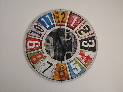 saat, zaman, duvar, deco, şekil, geometrik şekil, daire, insansız, numara, stüdyo çekimi, içeriye, çok renkli, kapatmak, Beyaz arkaplan, Sanat ve zanaat, duvar inşa özelliği, natürmort, dizayn, yaratıcılık, seçim, varyasyon, Desen, kesmek, eğlence oyunları, tekerlek, 4K, CC0, kamu malı, telif ücretsiz