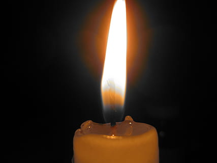 fuego, vela, llama, ardiente, calor - temperatura, fondo negro, de cerca, nadie, fuego - fenómeno natural, foto de estudio, adentro, naturaleza, oscuro, copia espacio, cera, iluminado, color naranja, brillante, cuarto doméstico, amarillo, derritiendo, luminosidad, 2K, CC0, dominio público, libre de derechos