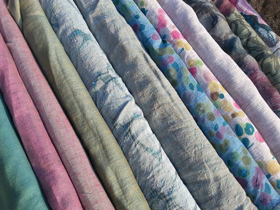 tela, tessuto, fazzoletto di carta, multicolore, sfondi, fotogramma intero, nessuno, avvicinamento, tessile, Al dettaglio, variazione, scelta, di fila, grande gruppo di oggetti, modello, in casa, fianco a fianco, memorizzare, in vendita, natura morta, collezione, mercato, ordine, esposizione al dettaglio, 2K