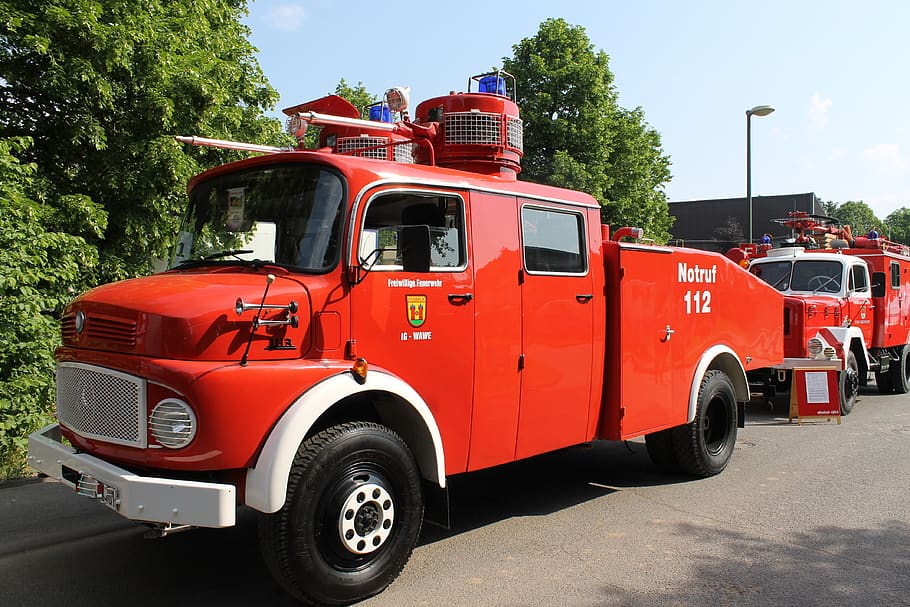 oheň, oldtimer, přeprava, způsob dopravy, pozemního vozidla, Červené, kamionu, strom, hasičská stříkačka, motorové vozidlo, město, nehody a katastrofy, ulice, silnice, zachránit, Příroda, den, auto, venku, nikdo, architektura, nebe, 4K