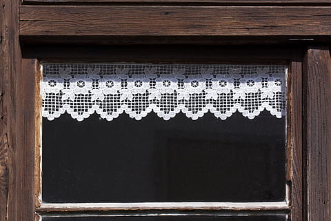 okno, starý, okraj, vzor, dřevo, les, architektura, stavba, dřevo - materiál, den, exteriér budovy, nikdo, budova, dveře, vchod, Dějiny, minulost, venku, náboženství, víra, místo uctívání, řemeslo, nástěnný prvek, Dům, vyšperkovaný, 4K, CC0, veřejná doména, bez autorských práv