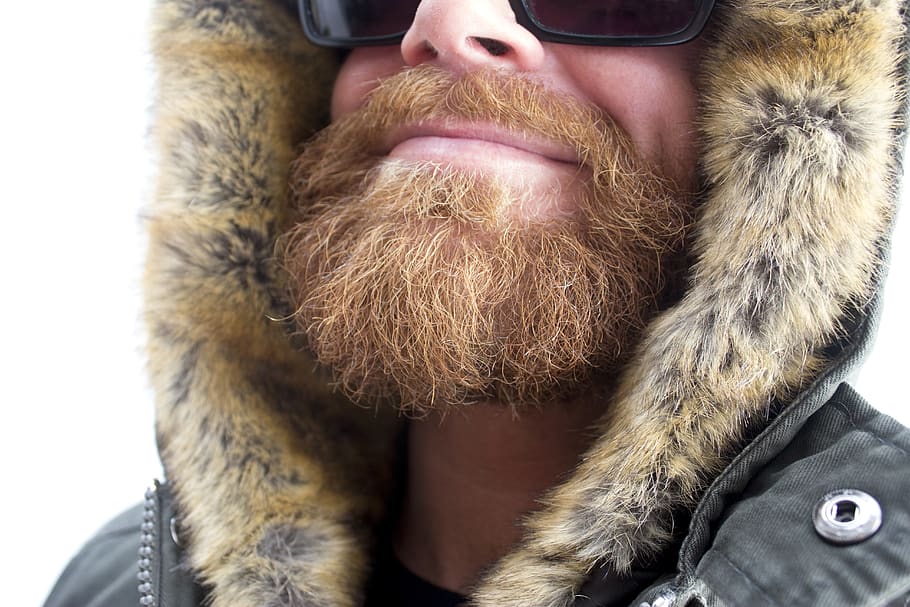 winter, jackets, jas, huid, koude, een persoon, detailopname, vacht, volwassen, warme kleding, mannen, midsection, menselijk lichaamsdeel, vooraanzicht, bontjas, kleding, volgroeide volwassene, lichaamsdeel, zoogdier, bruin, levensstijlen, binnenshuis, kap - kleding, 5K